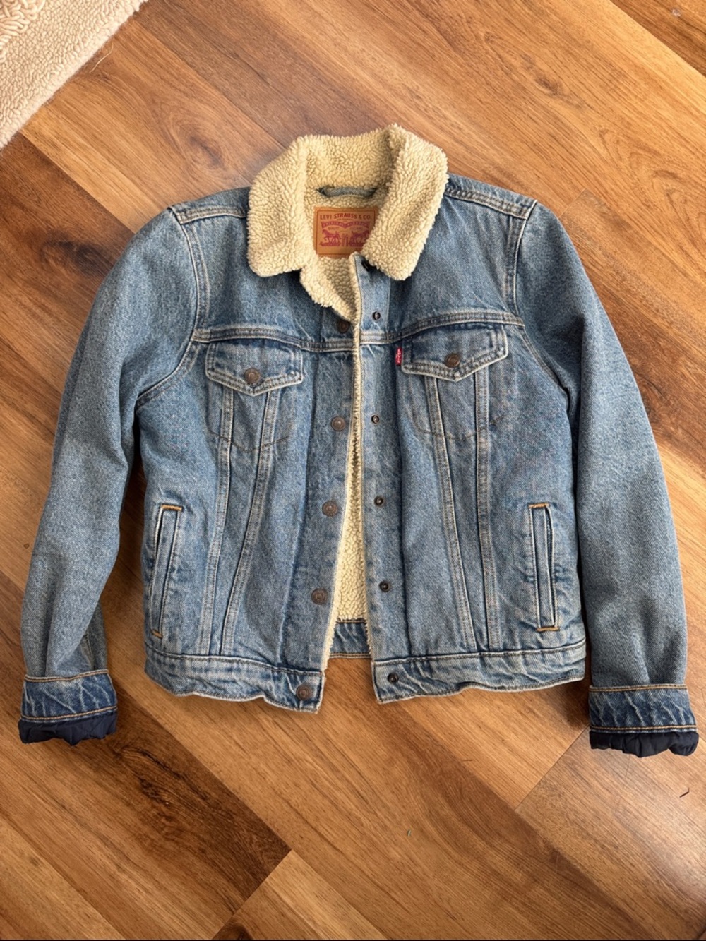 LEVI’S sherpa trucker jacket